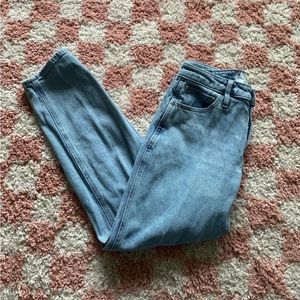 Hollister Curvy High Rise Mom Jean